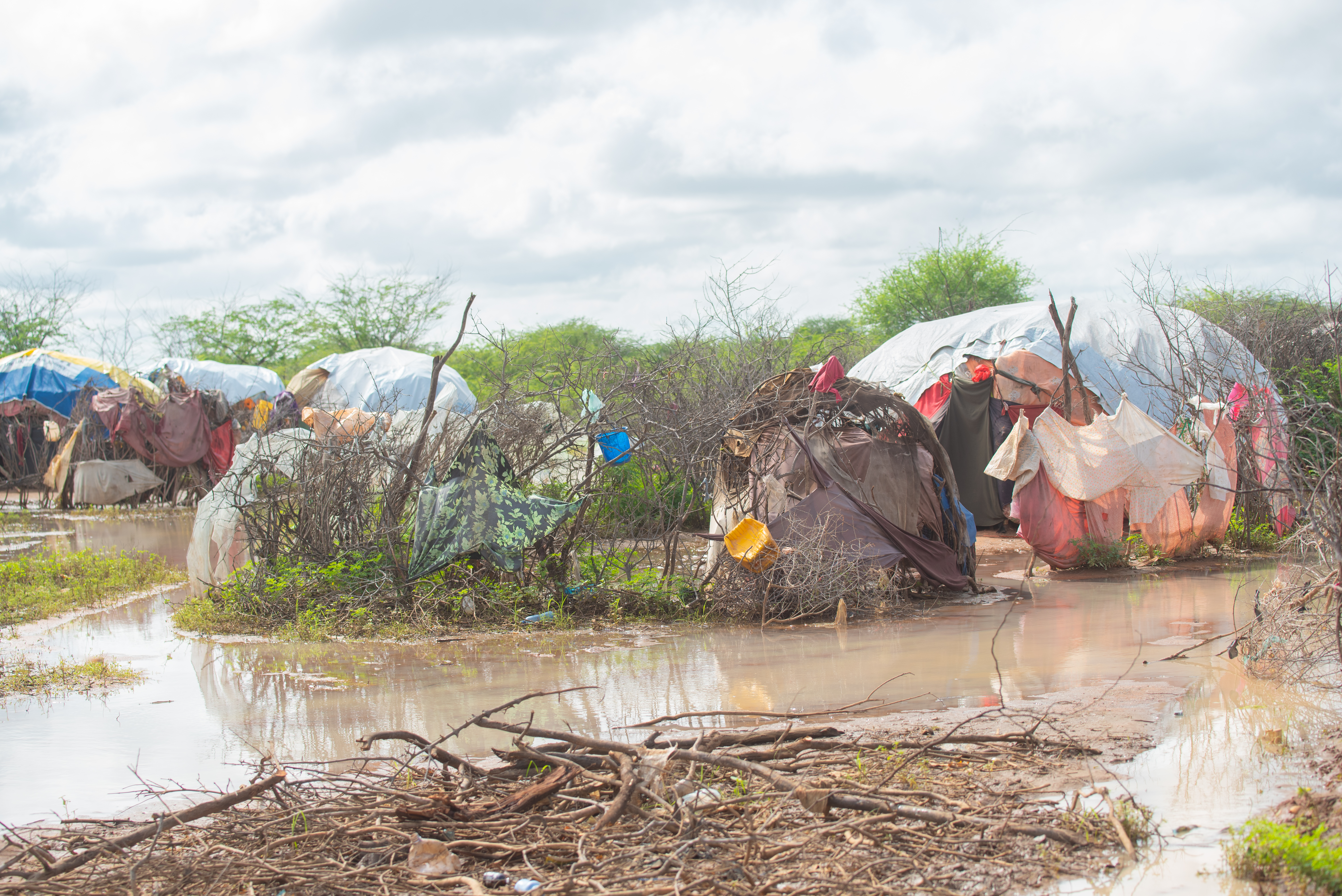 As inundações nos campos de refugiados de Dadaab, no Quénia, afetaram cerca de 25.000 pessoas. 