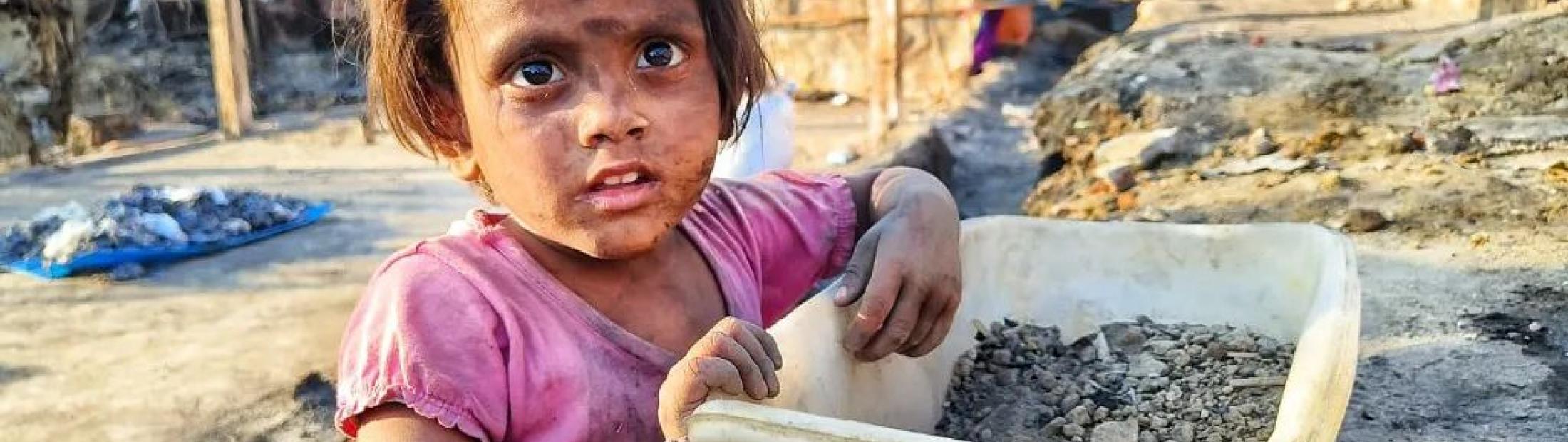 Incêndio devastador no campo de refugiados Rohingya do Bangladesh