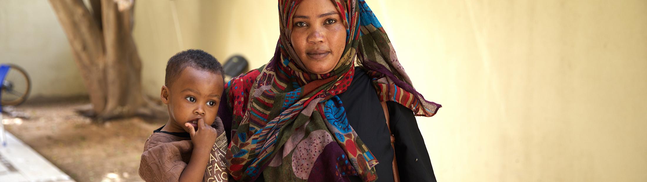 Mãe sudanesa sofre tragédia antes de fuga perigosa para a Líbia 