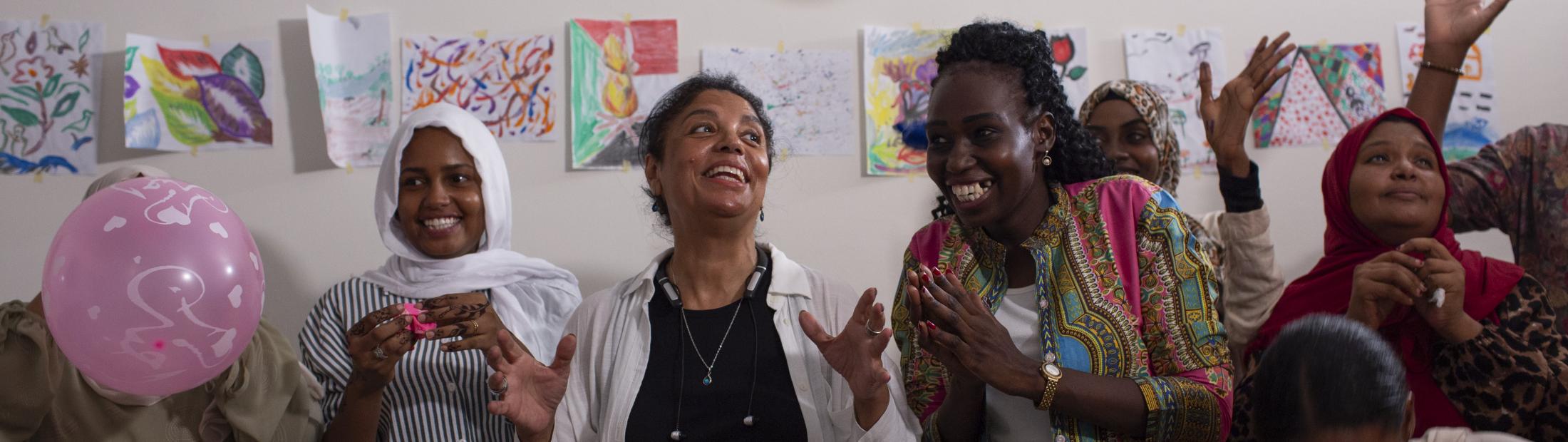 Jovem voluntária sudanesa homenageada pelo seu trabalho altruísta de apoio aos refugiados no Egito 