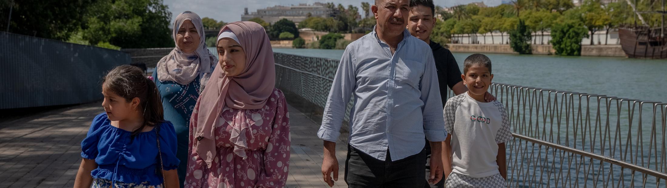 Família de refugiados sírios recomeça a vida em Espanha após terramotos na Turquia