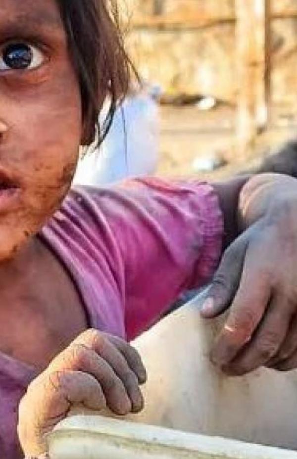 Incêndio devastador no campo de refugiados Rohingya do Bangladesh