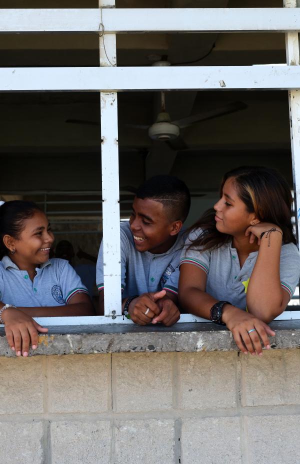 Escolas na Colômbia tornam-se espaços de integração para jovens refugiados e deslocados