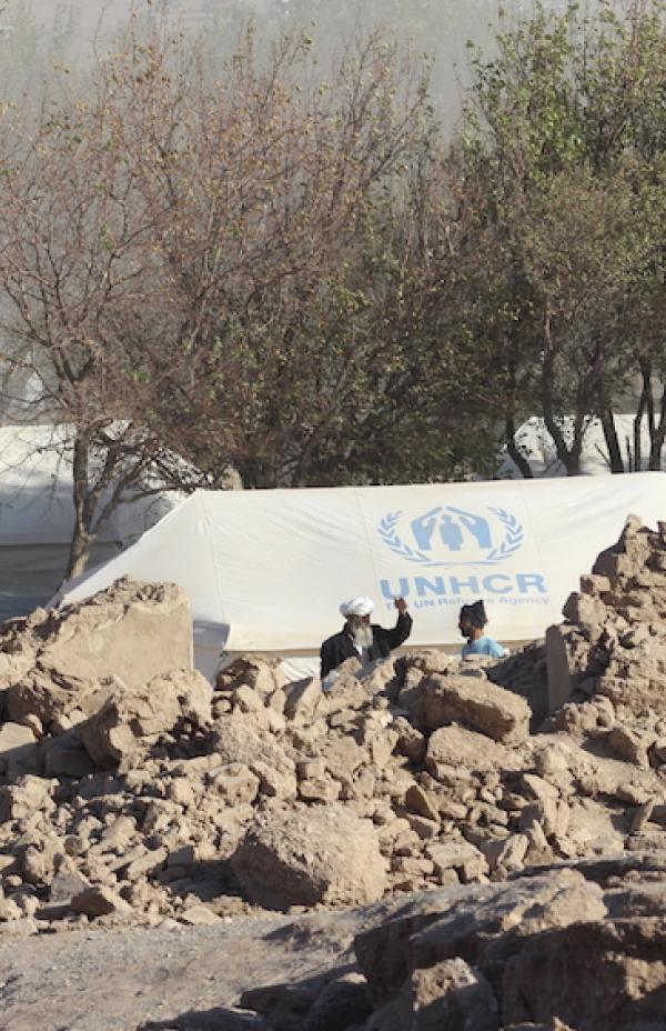Afegãos de luto após terramoto mortal