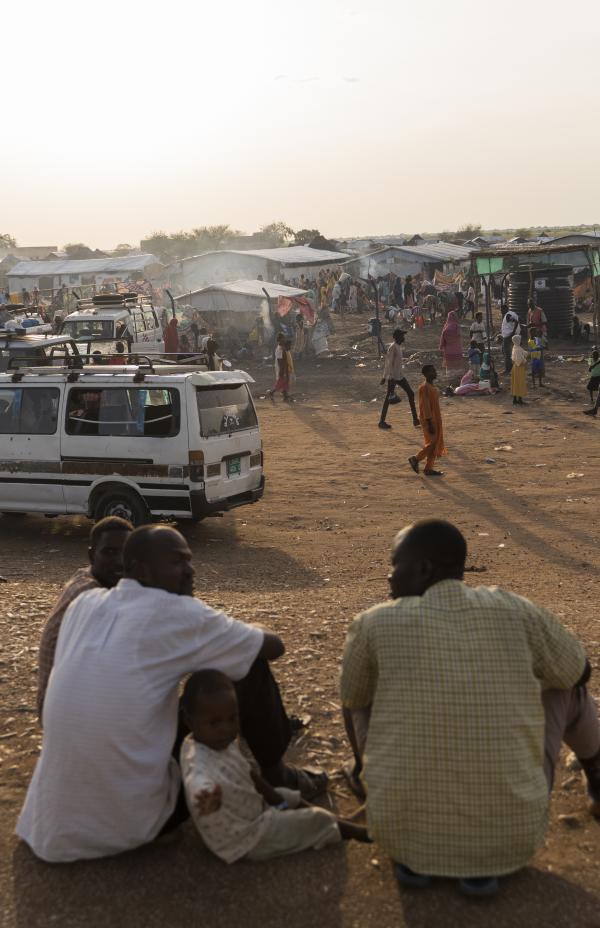 A crise dos deslocados no Sudão agrava-se com o alastramento dos combates 