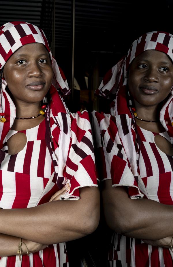 No Burkina Faso, a “Mãe do Sahel” leva educação e esperança às crianças deslocadas à força 