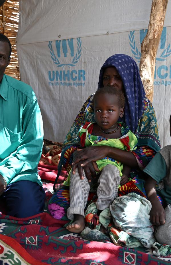 Famílias de acolhimento de refugiados sudaneses oferecem esperança e um lar a crianças solitárias 