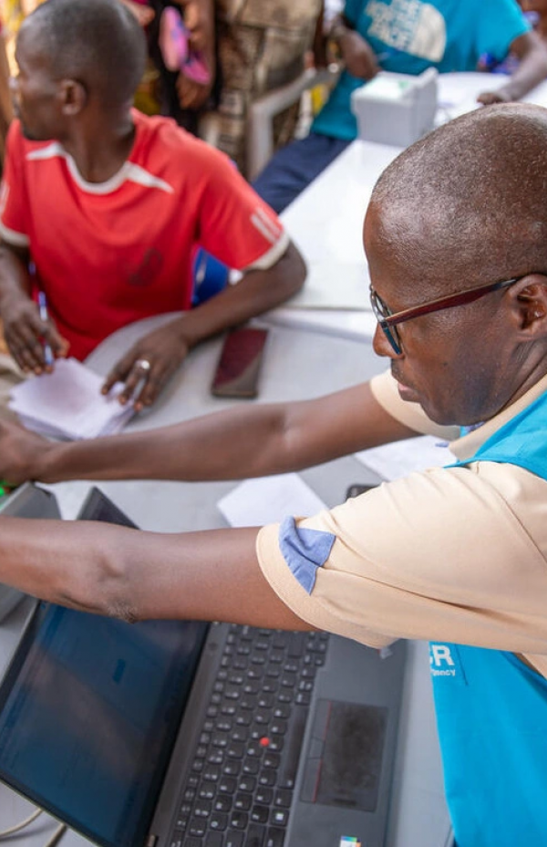 Esforços de ajuda no Burundi sobrecarregados com chegada de mais congoleses no maior afluxo em décadas