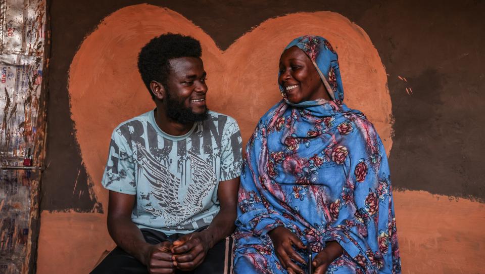 O amor de um jovem casal resiste à guerra no Sudão e foge para a Etiópia 