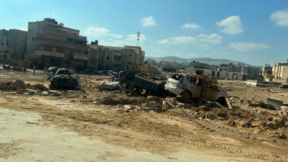 Sobreviventes encontram força na comunidade depois do horror das cheias em Derna 