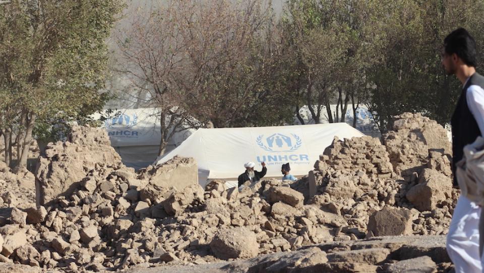 Afegãos de luto após terramoto mortal