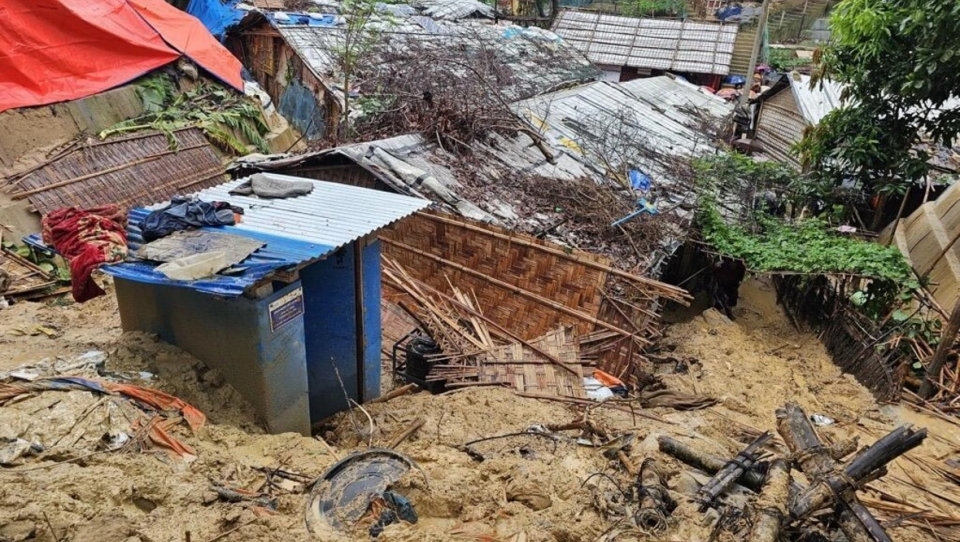 O ACNUR e os seus parceiros aceleram o apoio aos refugiados Rohingya afetados por deslizamentos de terras mortais no Bangladesh 