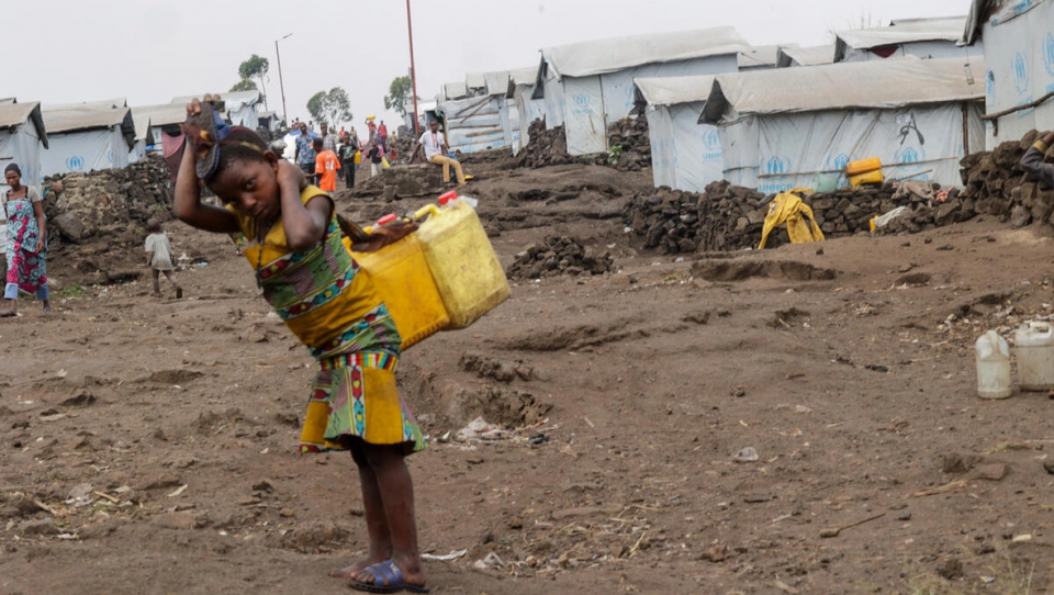 O ACNUR pede apoio urgente, uma vez que a violência no leste da República Democrática do Congo causa centenas de milhares de vítimas sem abrigo