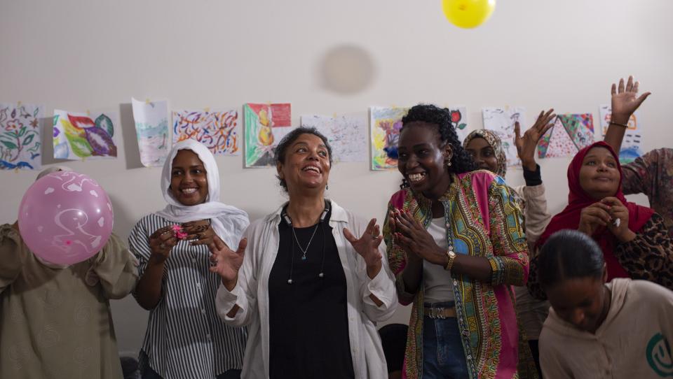 Jovem voluntária sudanesa homenageada pelo seu trabalho altruísta de apoio aos refugiados no Egito 