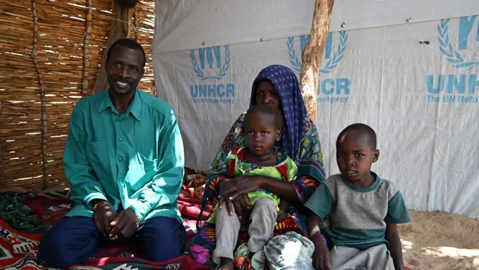 Famílias de acolhimento de refugiados sudaneses oferecem esperança e um lar a crianças solitárias 