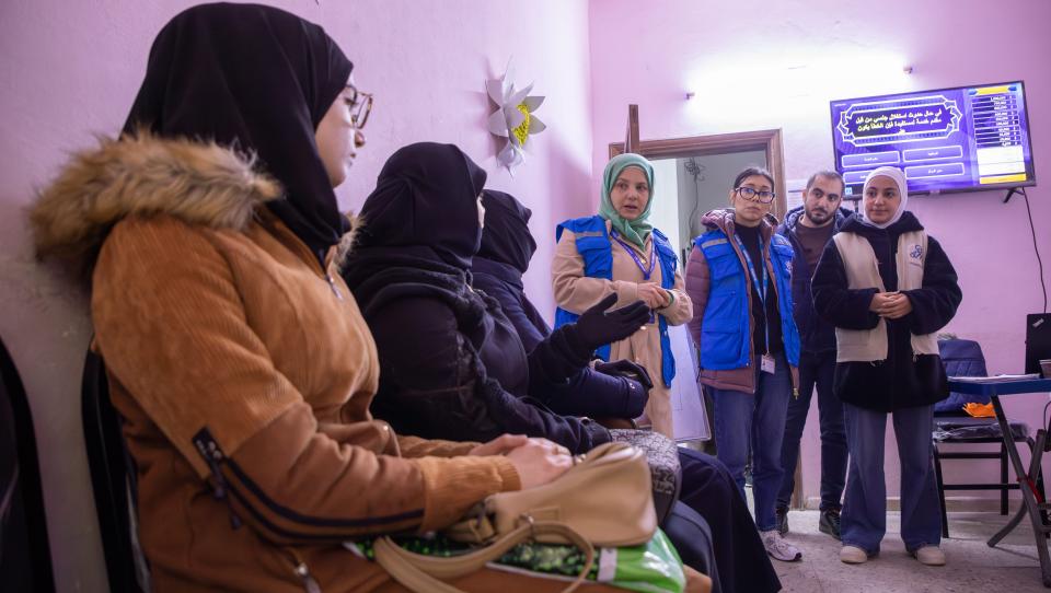 O ACNUR apela a um maior apoio à Síria e à segurança dos trabalhadores humanitários, numa altura em que as atividades humanitárias recomeçam lentamente
