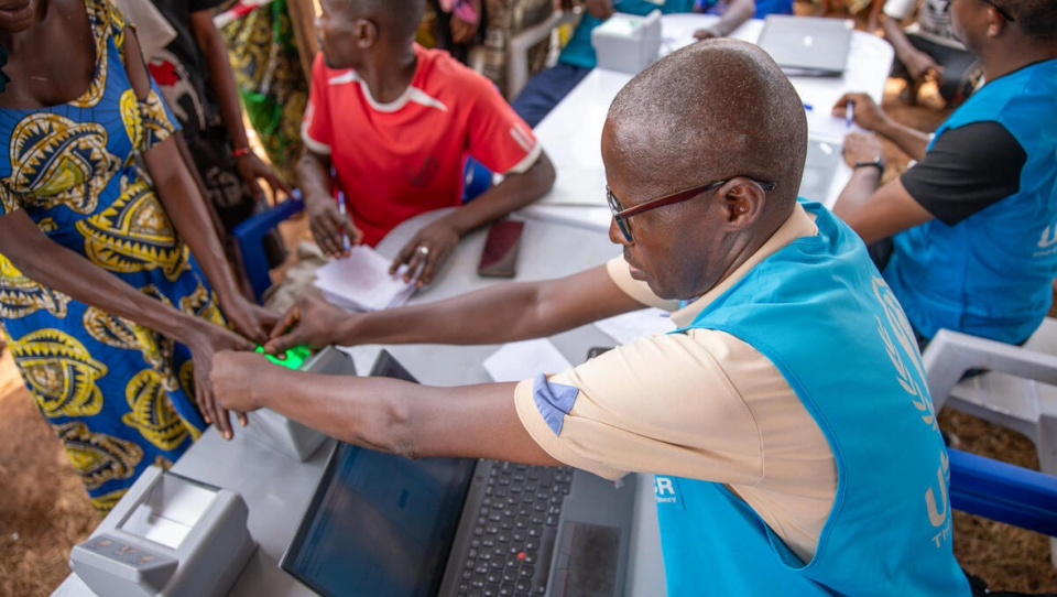 Esforços de ajuda no Burundi sobrecarregados com chegada de mais congoleses no maior afluxo em décadas