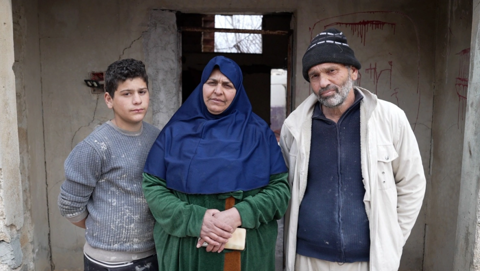 Refugiados que regressam encontram conforto em casa apesar da destruição no sul da Síria